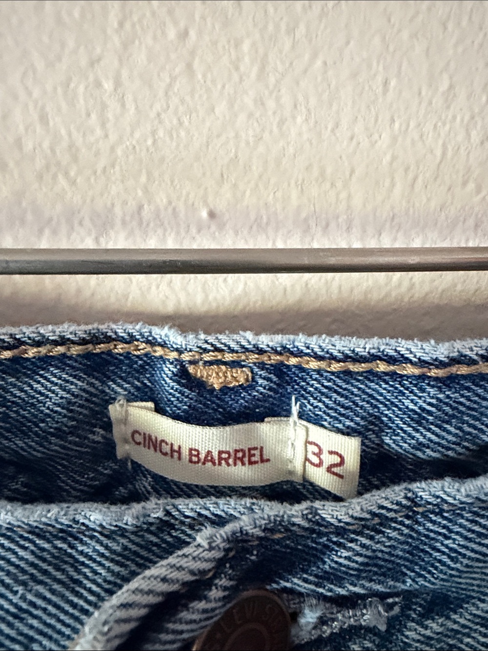 Levi’s Cinch Barrel Jeans Size 32 - Picture 3 of 5